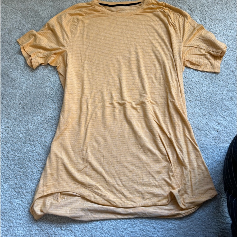Lululemon xl workout shirt